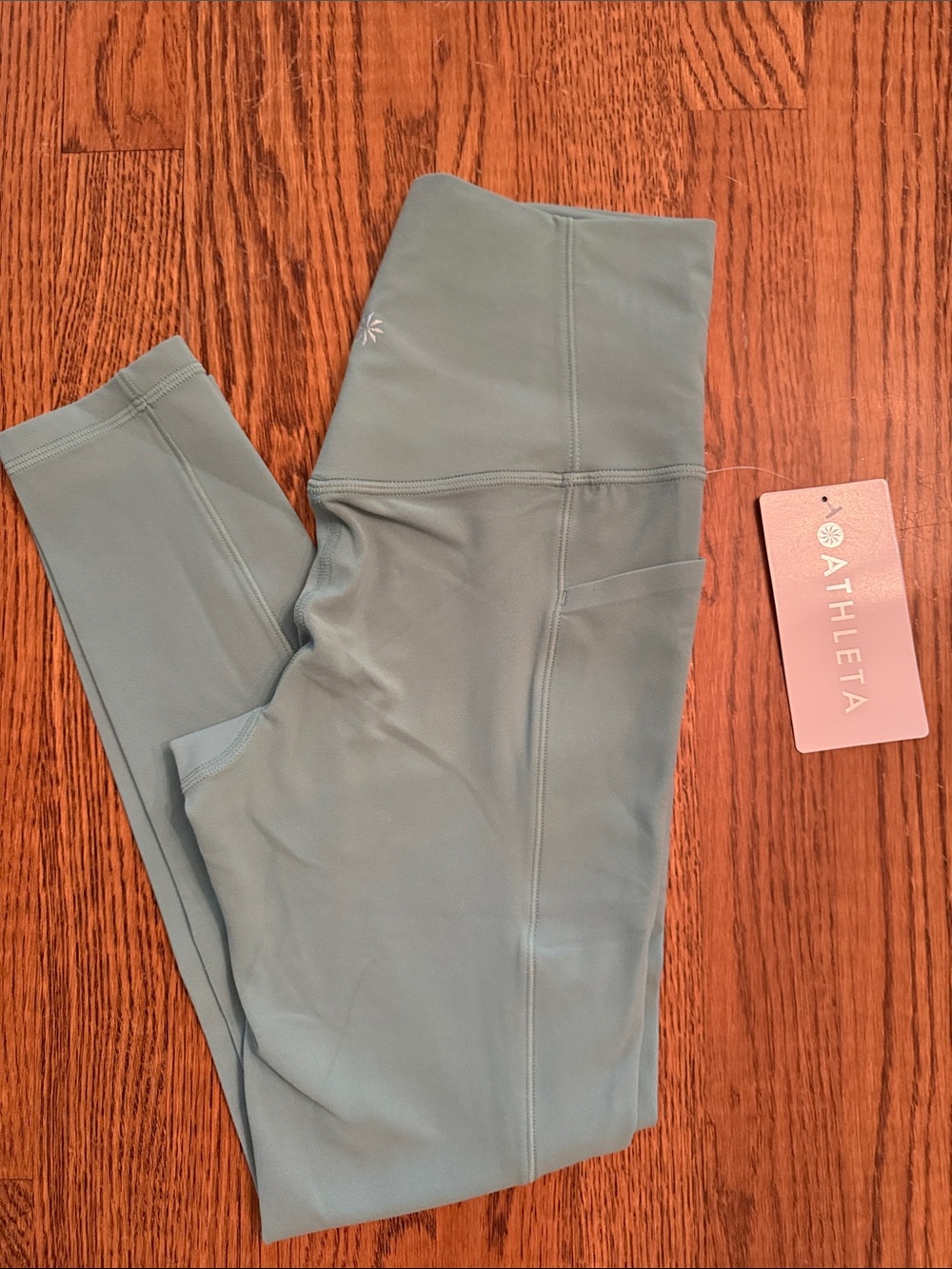 Athleta Salutation Stash 7/8 NWT Legging